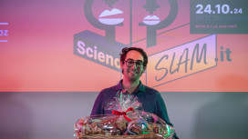 unibz slams: Pietro Postacchini winner at the Bozen-Bolzano Science Slam 